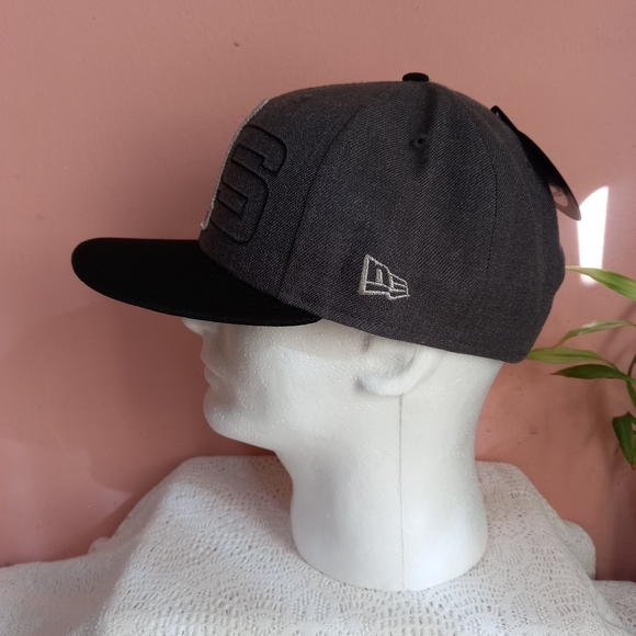 New Era Boston Red Sox 2018 World Series Trophy Snapback Hat - Picture 4 of 7